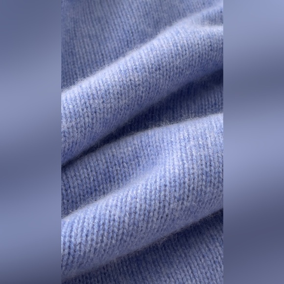 100% Cashmere Sweaters
Woman Cozy - Picture 3 of 10